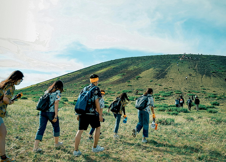 Traveling With a Large Group: Tips for Planning a Trip Everyone Will Love